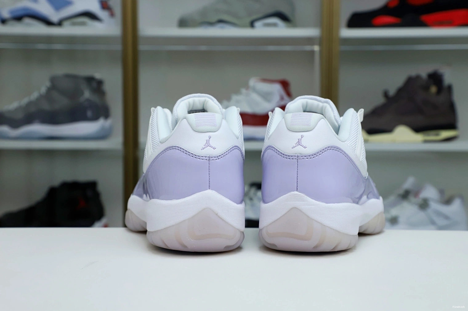 PURE 11 JORDAN VIOLET AIR LOW 0210